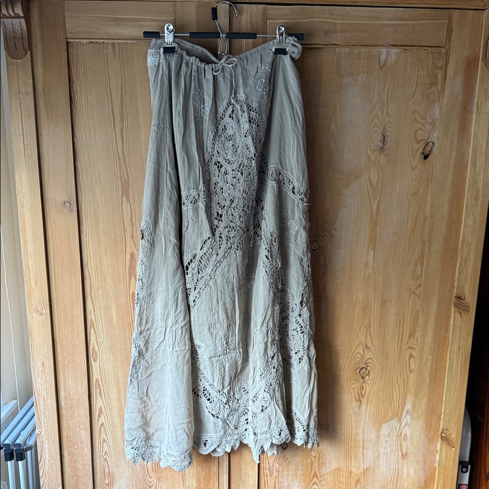 DA-NANG Chic Lace Midi Skirt in Light Olive